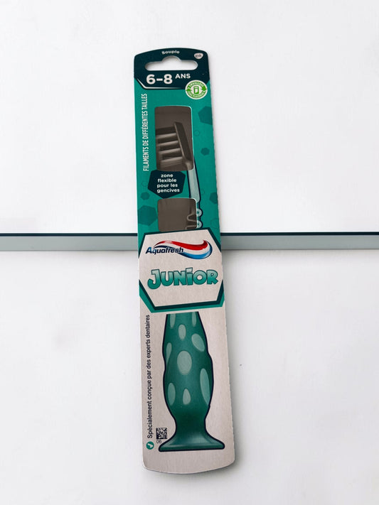 AQUAFRESH فرشاة أسنان جونيور