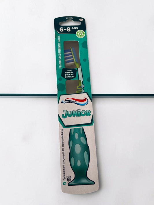 AQUAFRESH فرشاة أسنان جونيور
