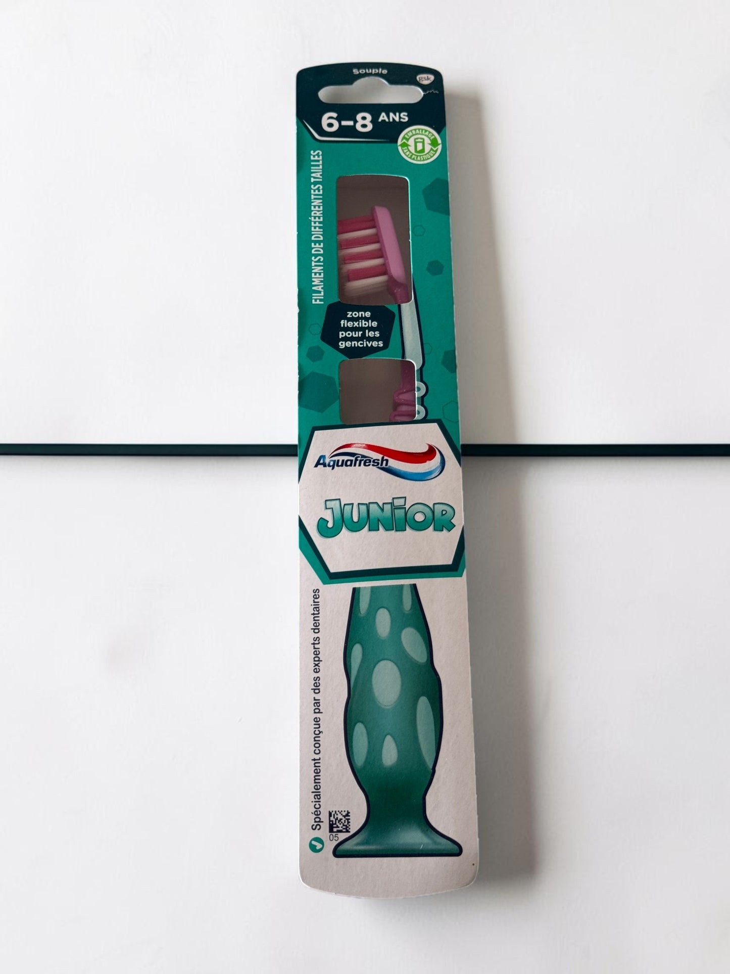 AQUAFRESH فرشاة أسنان جونيور