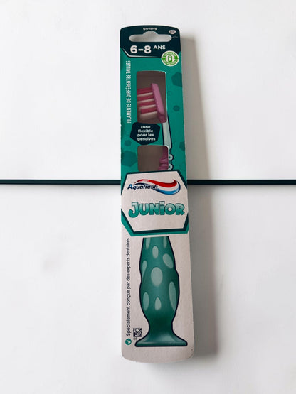 AQUAFRESH فرشاة أسنان جونيور
