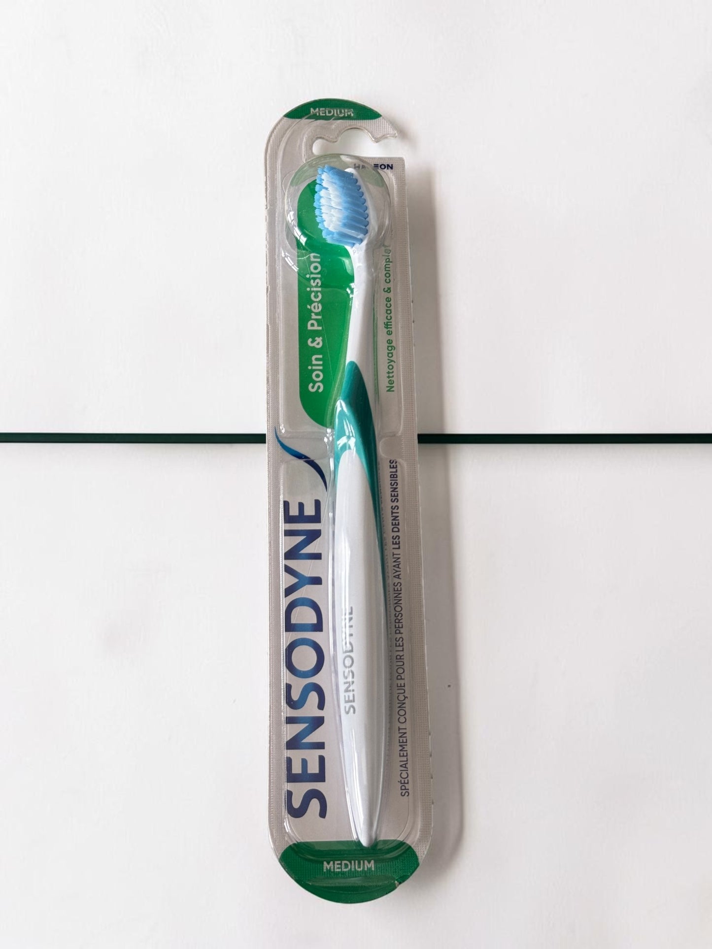 SENSODYNE فرشاة أسنان متوسطة